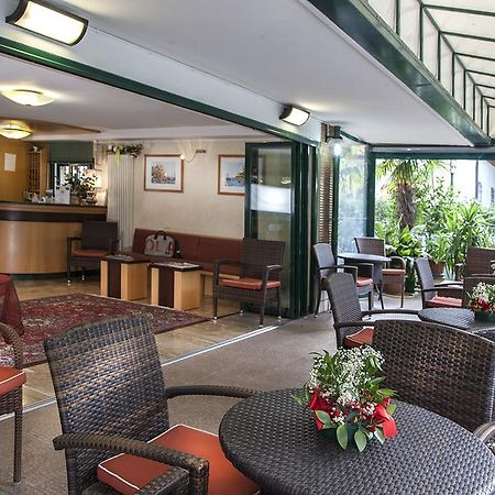 Hotel Verdemare Rimini Kültér fotó