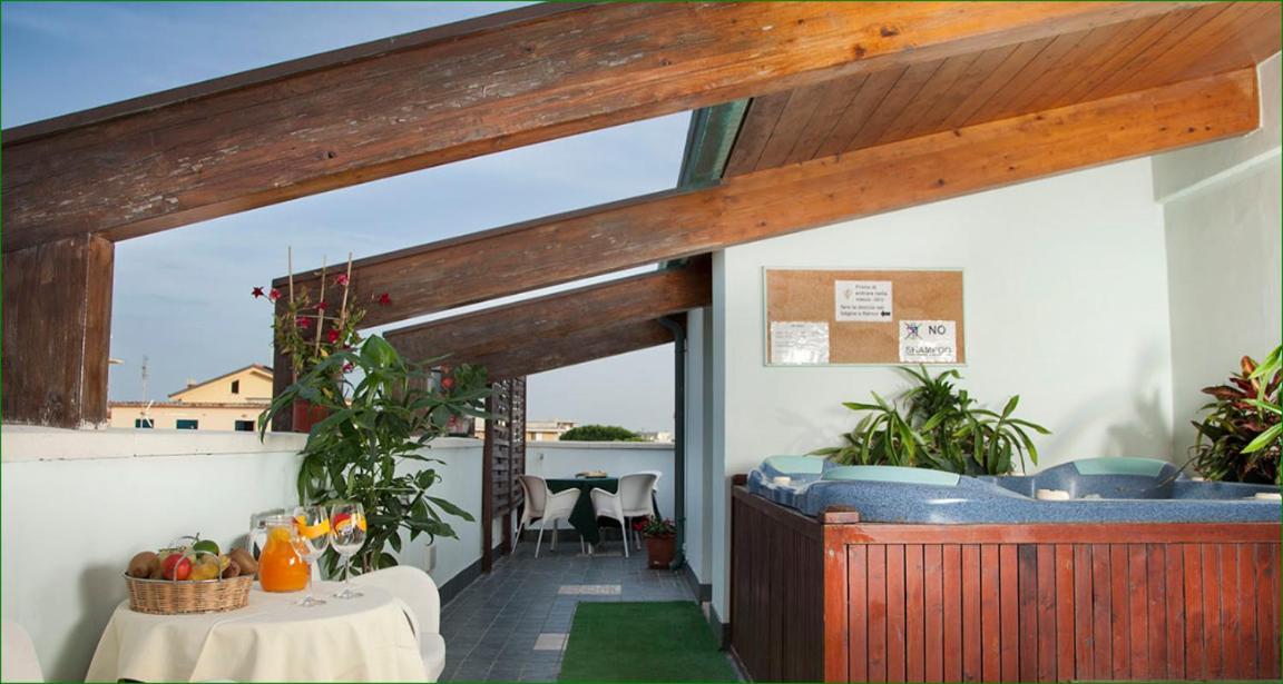 Hotel Verdemare Rimini Kültér fotó