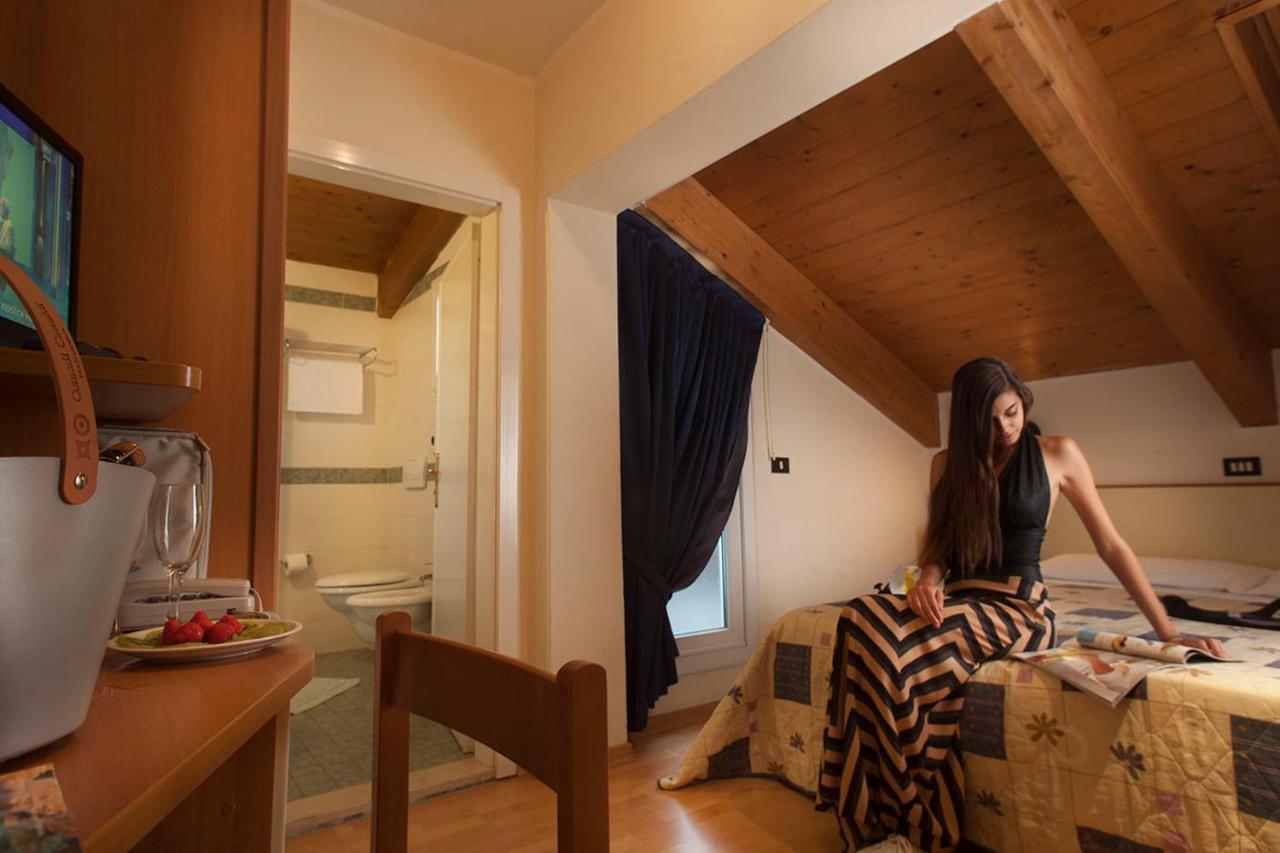 Hotel Verdemare Rimini Kültér fotó