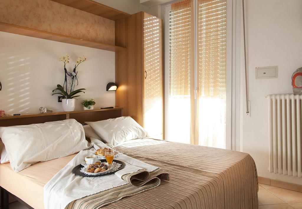 Hotel Verdemare Rimini Kültér fotó