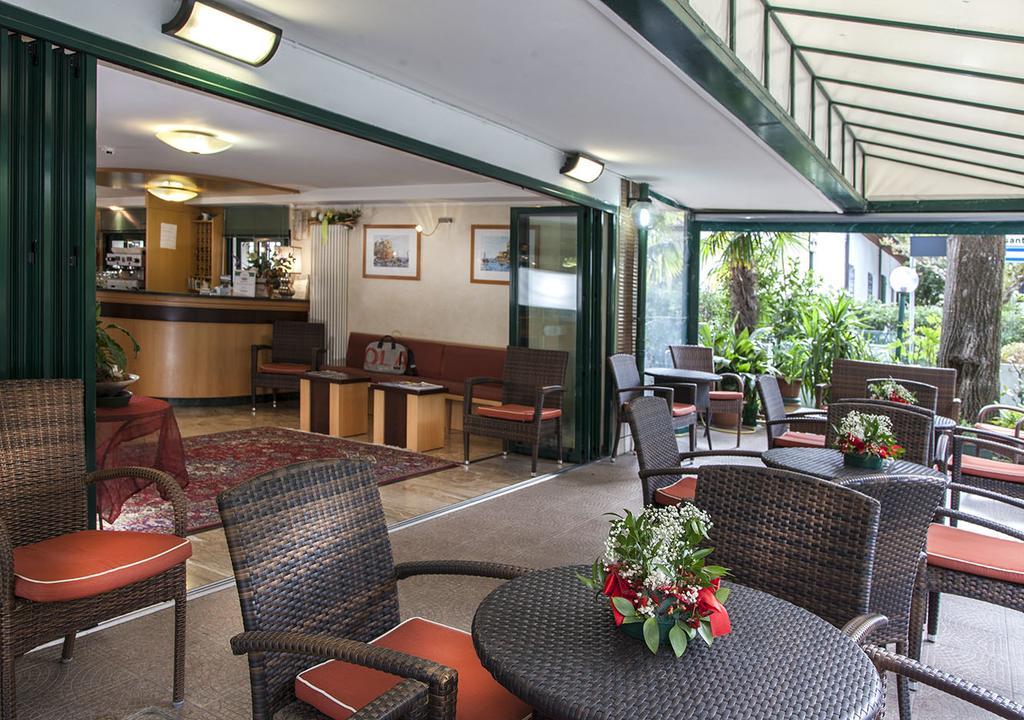Hotel Verdemare Rimini Kültér fotó