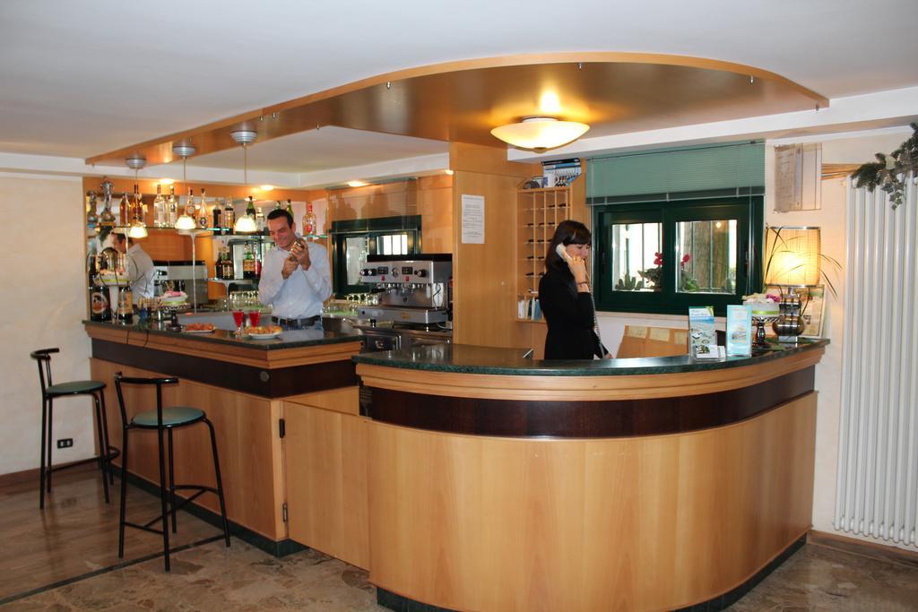 Hotel Verdemare Rimini Kültér fotó