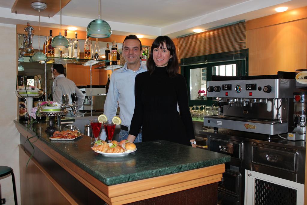 Hotel Verdemare Rimini Kültér fotó