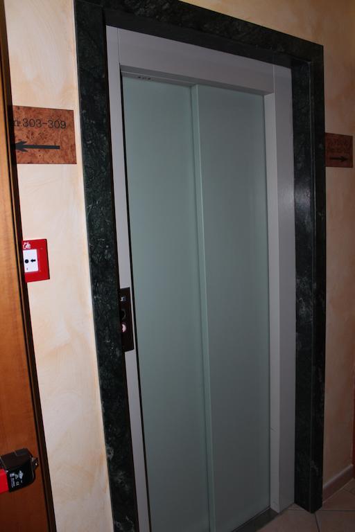 Hotel Verdemare Rimini Kültér fotó